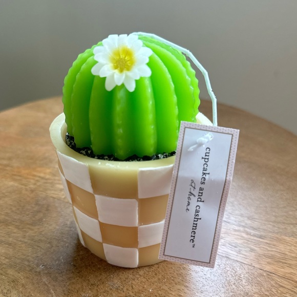 Cupcakes & Cashmere cactus candle spring Easter Valentine’s Day - Picture 1 of 8